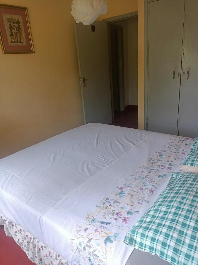 Dans place Moshi Extérieur photo
