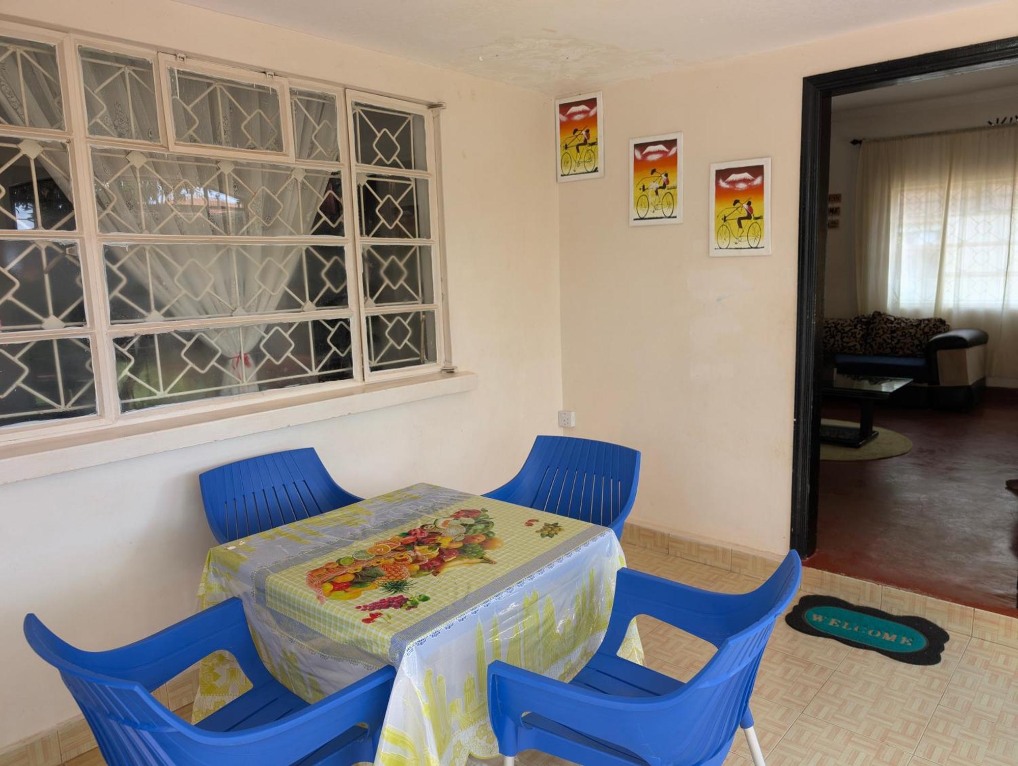 Dans place Moshi Extérieur photo
